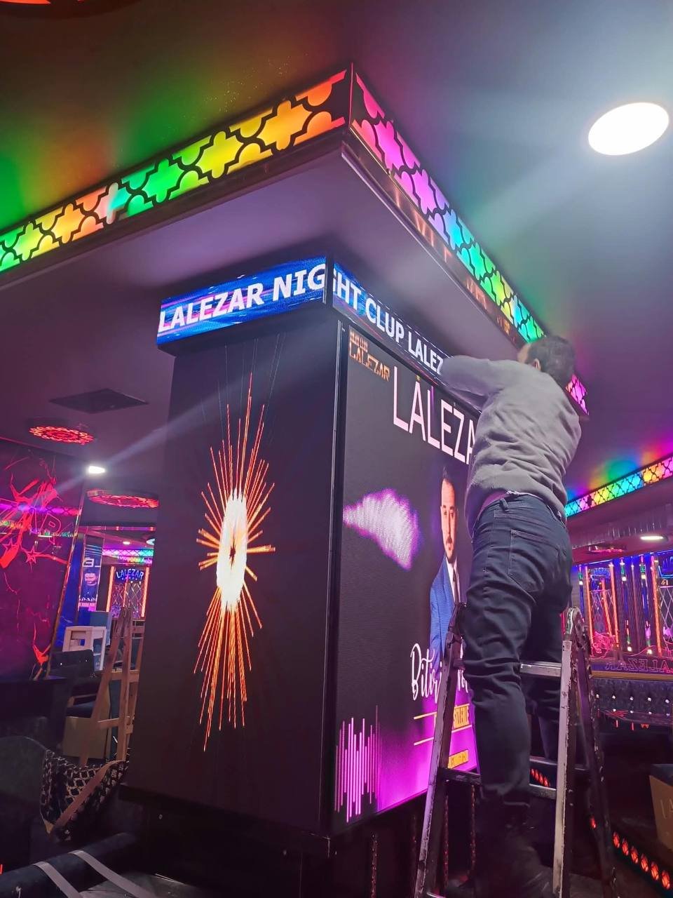 Lalezar Night Club içindeki kolon çevresi LED ekranın montaj çalışması.